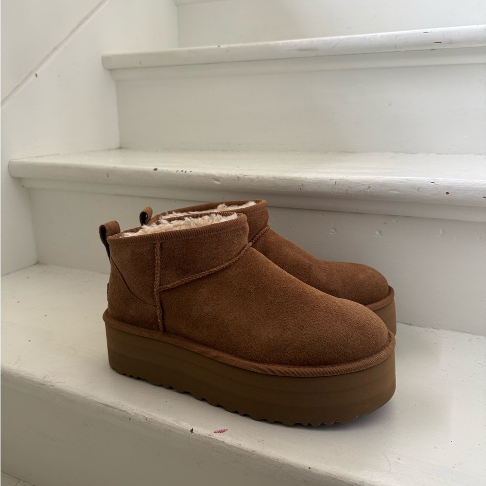 Women's Ugg classic ultra mini platform size 10